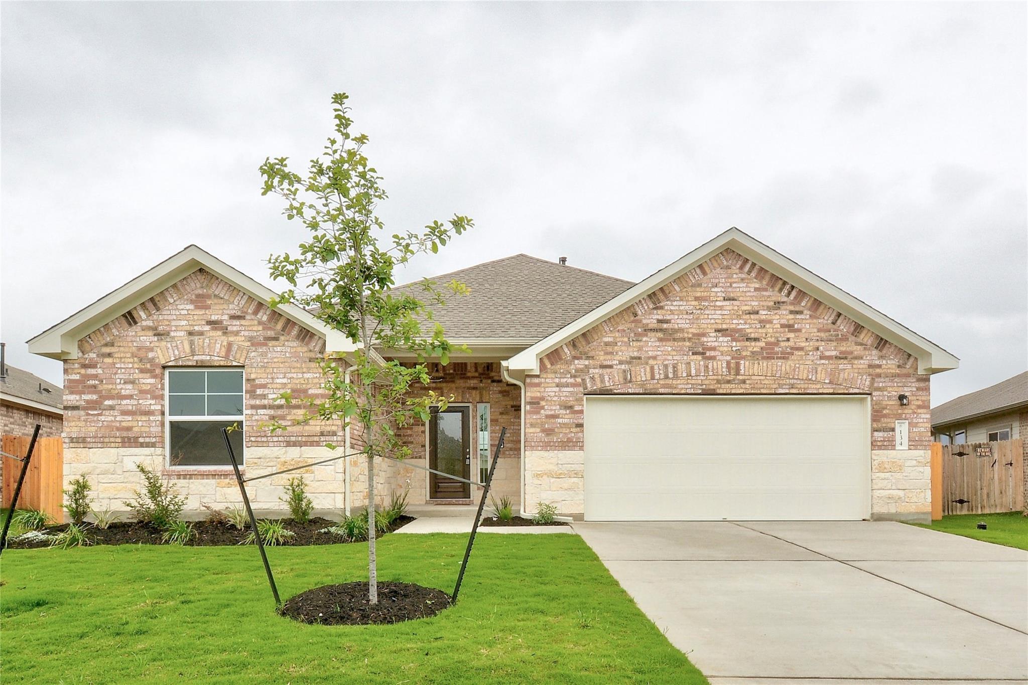134 Edgewater TRL