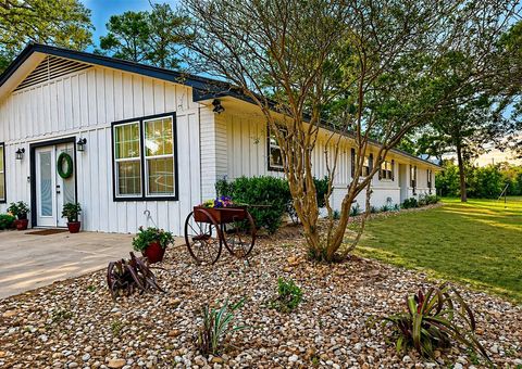 Photo of 890 Highway 21 E, Bastrop, TX 78602 (MLS # 3658678)