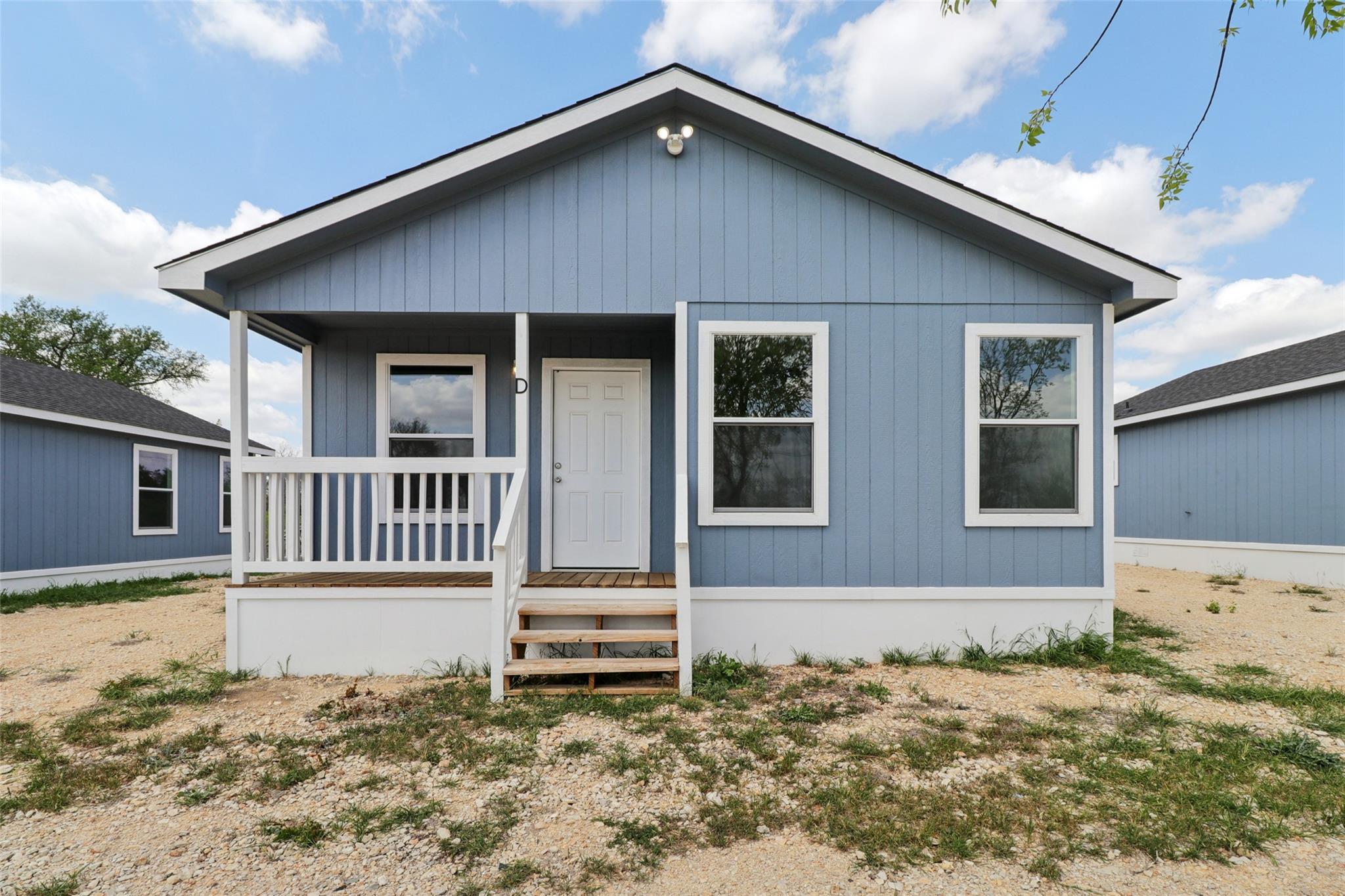 View of front of home featuring a porch