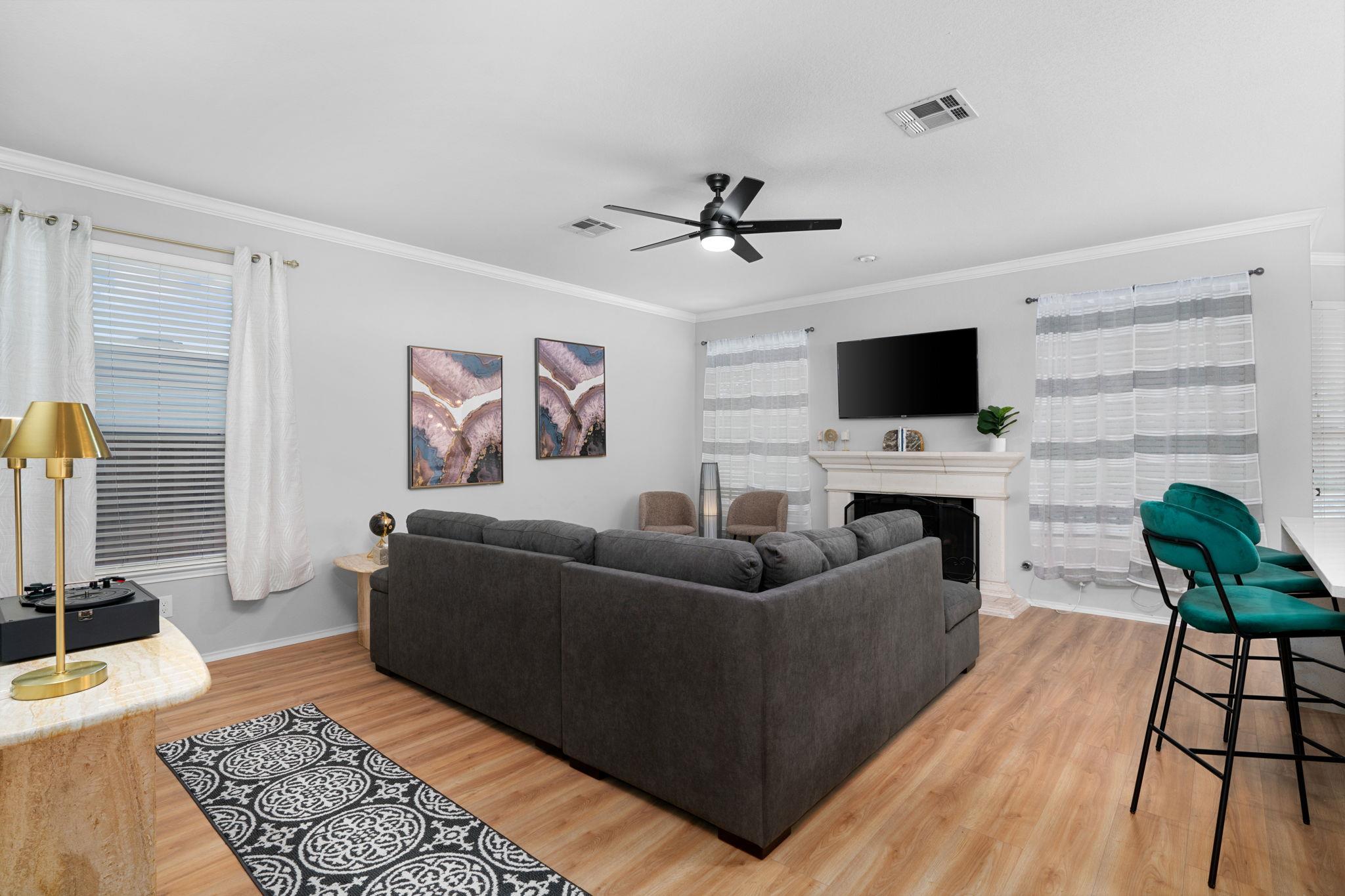 807 Clarence Bohls LN