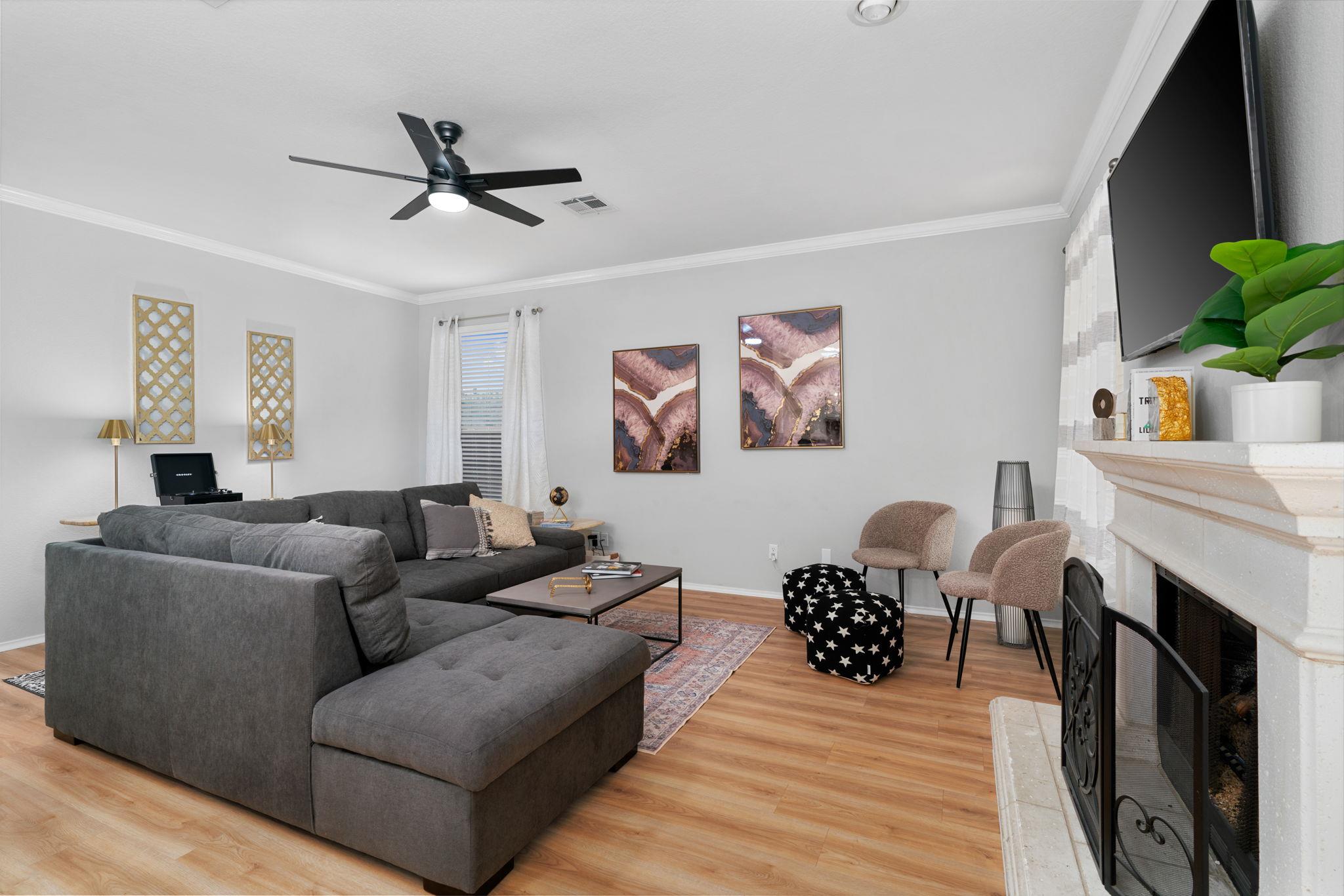 807 Clarence Bohls LN