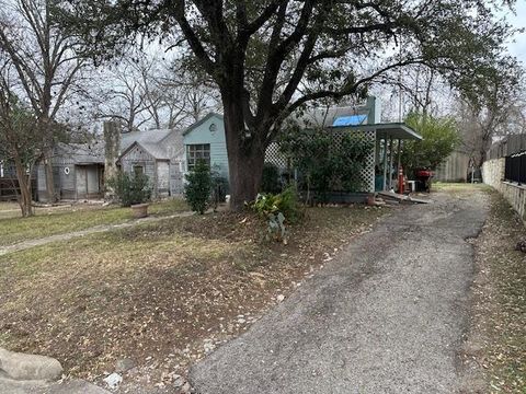 Photo of 3311 Hollywood Ave, Austin, TX 78722 (MLS # 3814261)