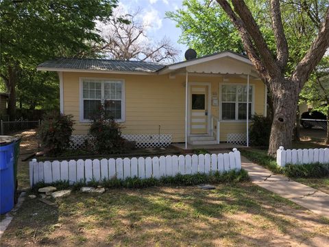 Photo of 803 Austin ST, Bastrop, TX 78602 (MLS # 4321298) Photo of 803 Austin ST, Bastrop, TX 78602 (MLS # 4321298)