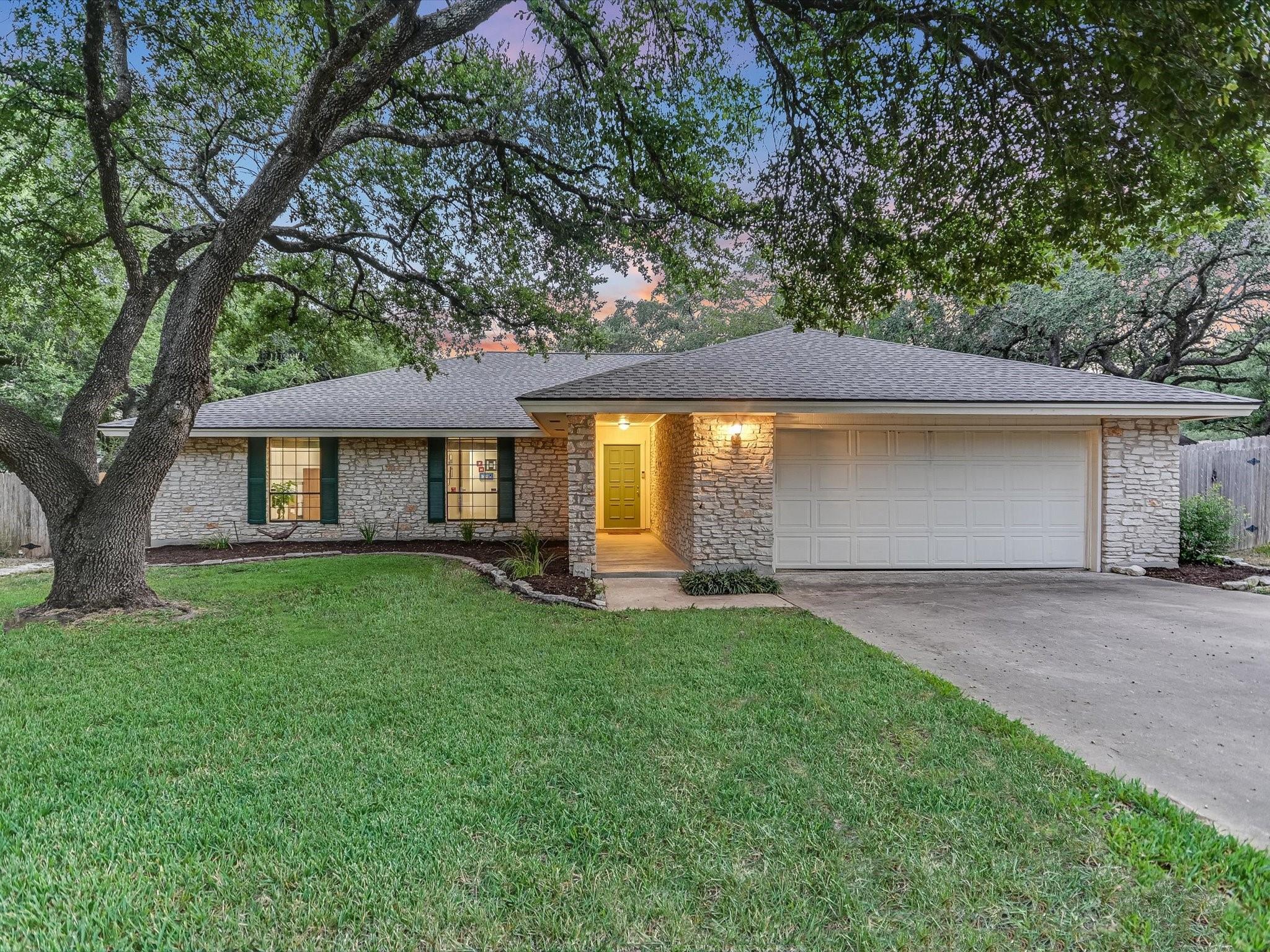 Austin, Texas 78746, United States, 3 Bedrooms Bedrooms, ,2 BathroomsBathrooms,Residential,Pending,43227