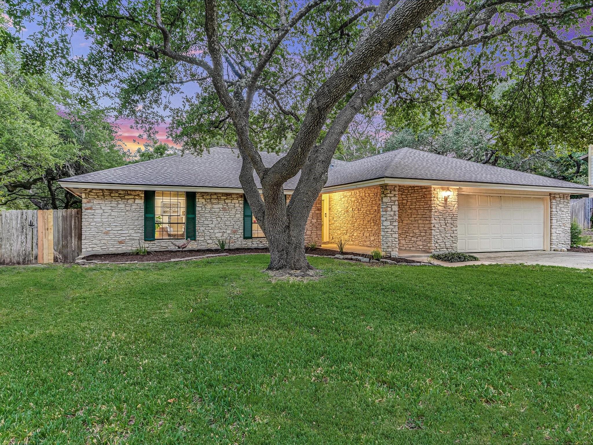 Austin, Texas 78746, United States, 3 Bedrooms Bedrooms, ,2 BathroomsBathrooms,Residential,Pending,43227