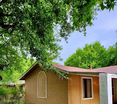 Photo of 2411 Rockridge DR, Austin, TX 78744 (MLS # 8422229)