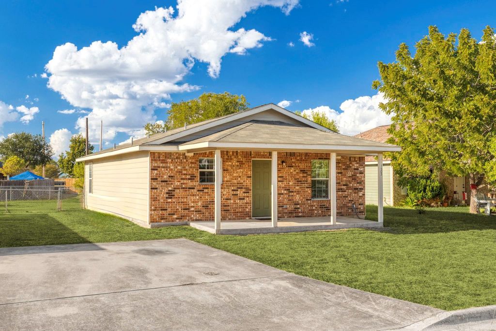 Photo of 1303 W Pointe PL, Lockhart, TX 78644 (MLS # 3420291)