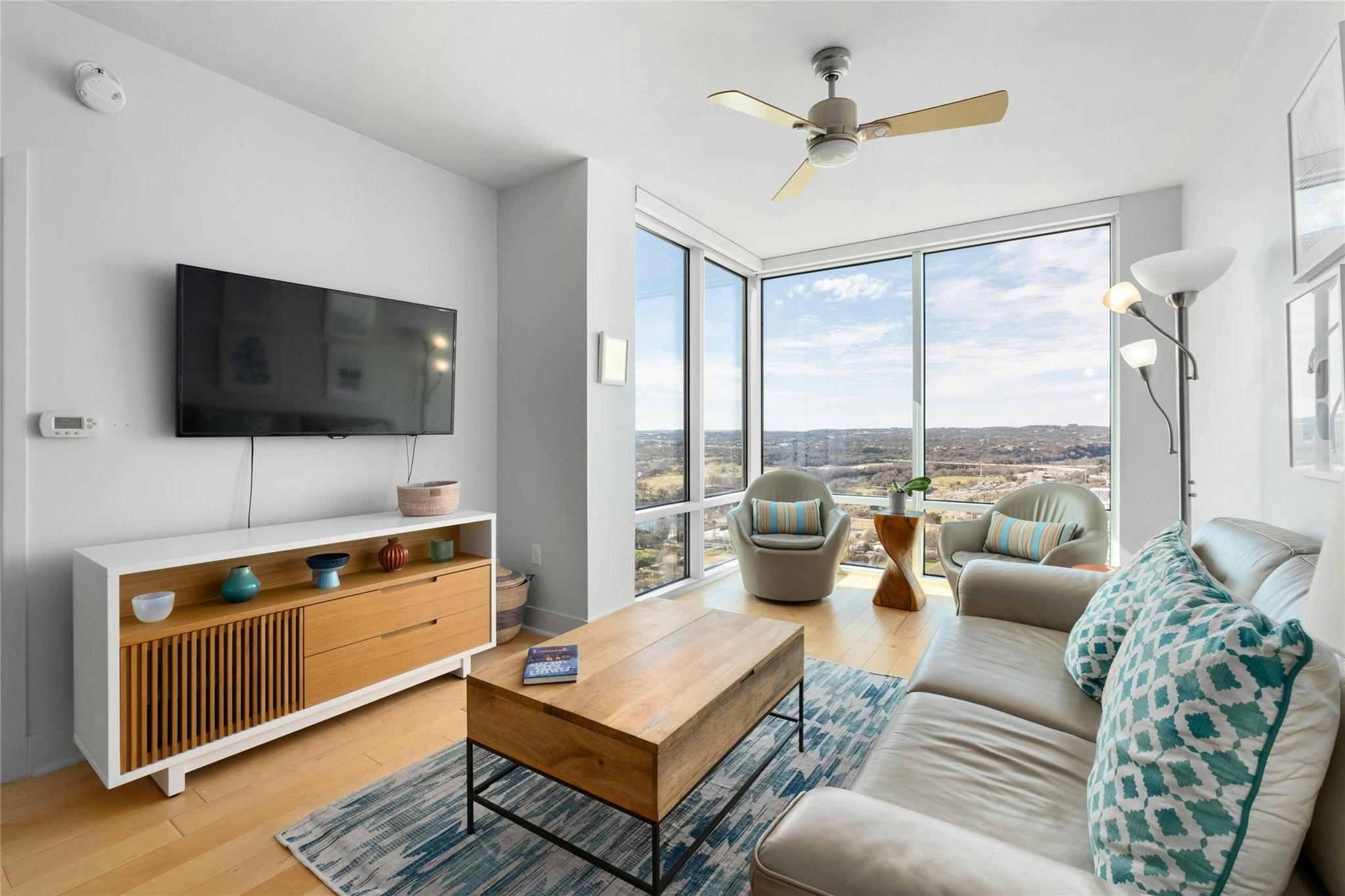 300 Bowie ST 3104