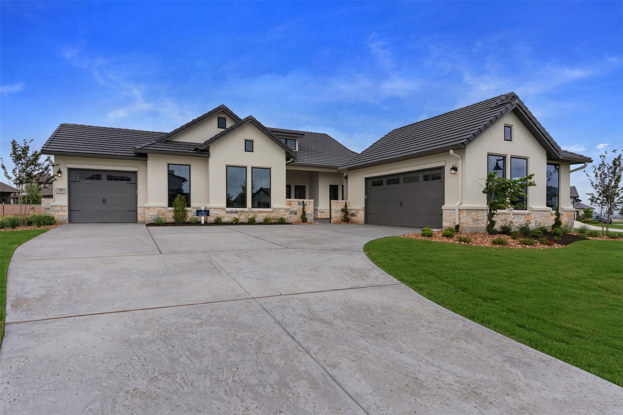 121 La Ventana DR