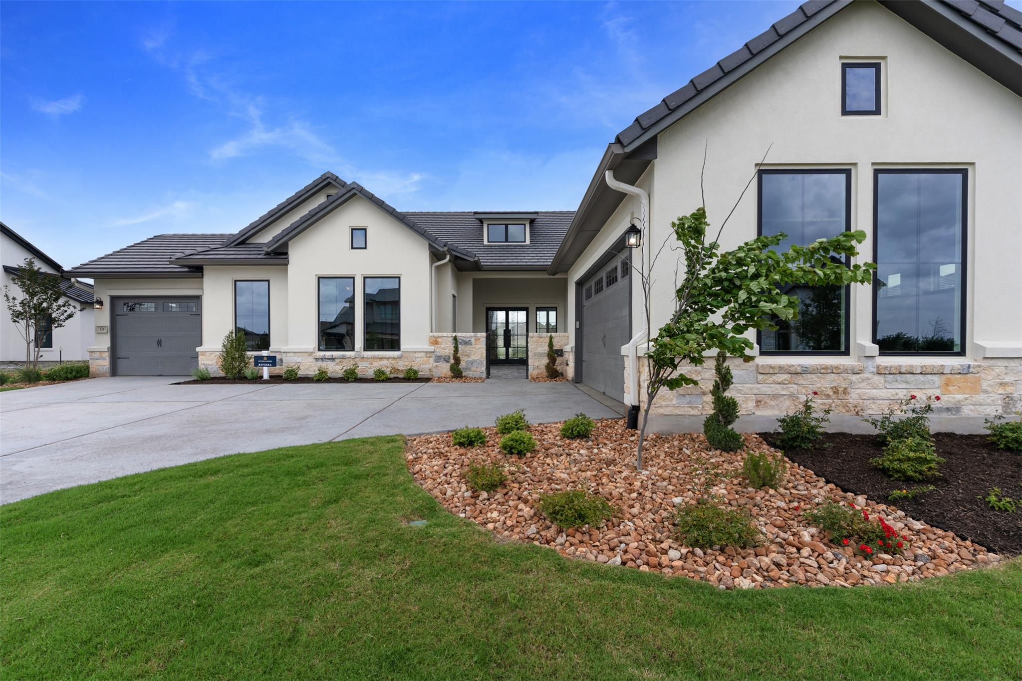 121 La Ventana DR