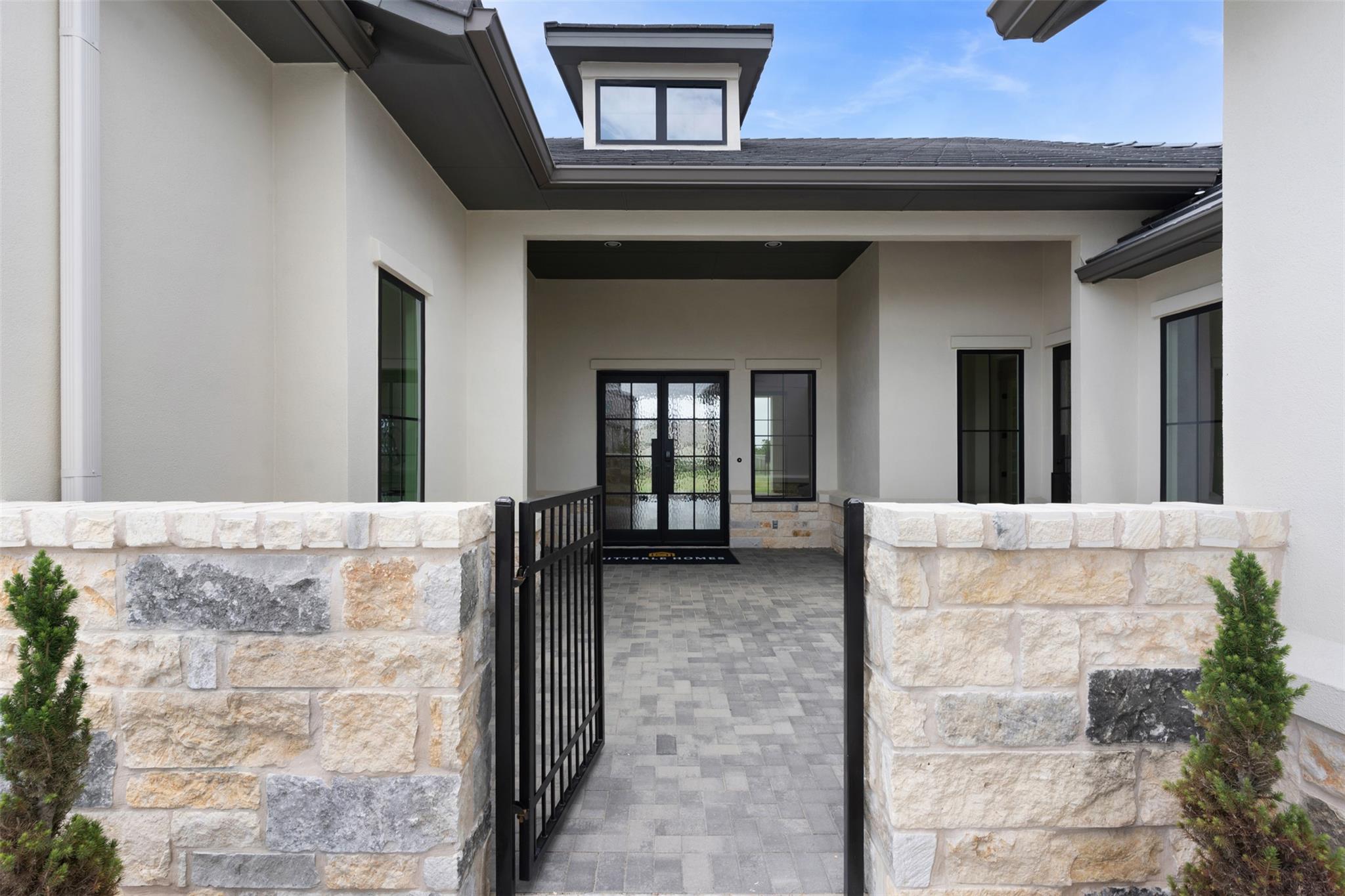 121 La Ventana DR