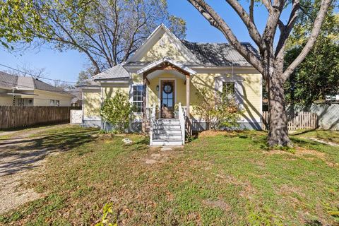 1004 W 5th ST Taylor TX 76574