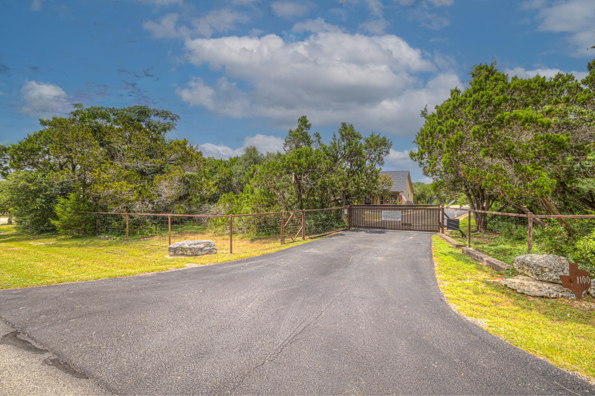 1100 Yaupon DR