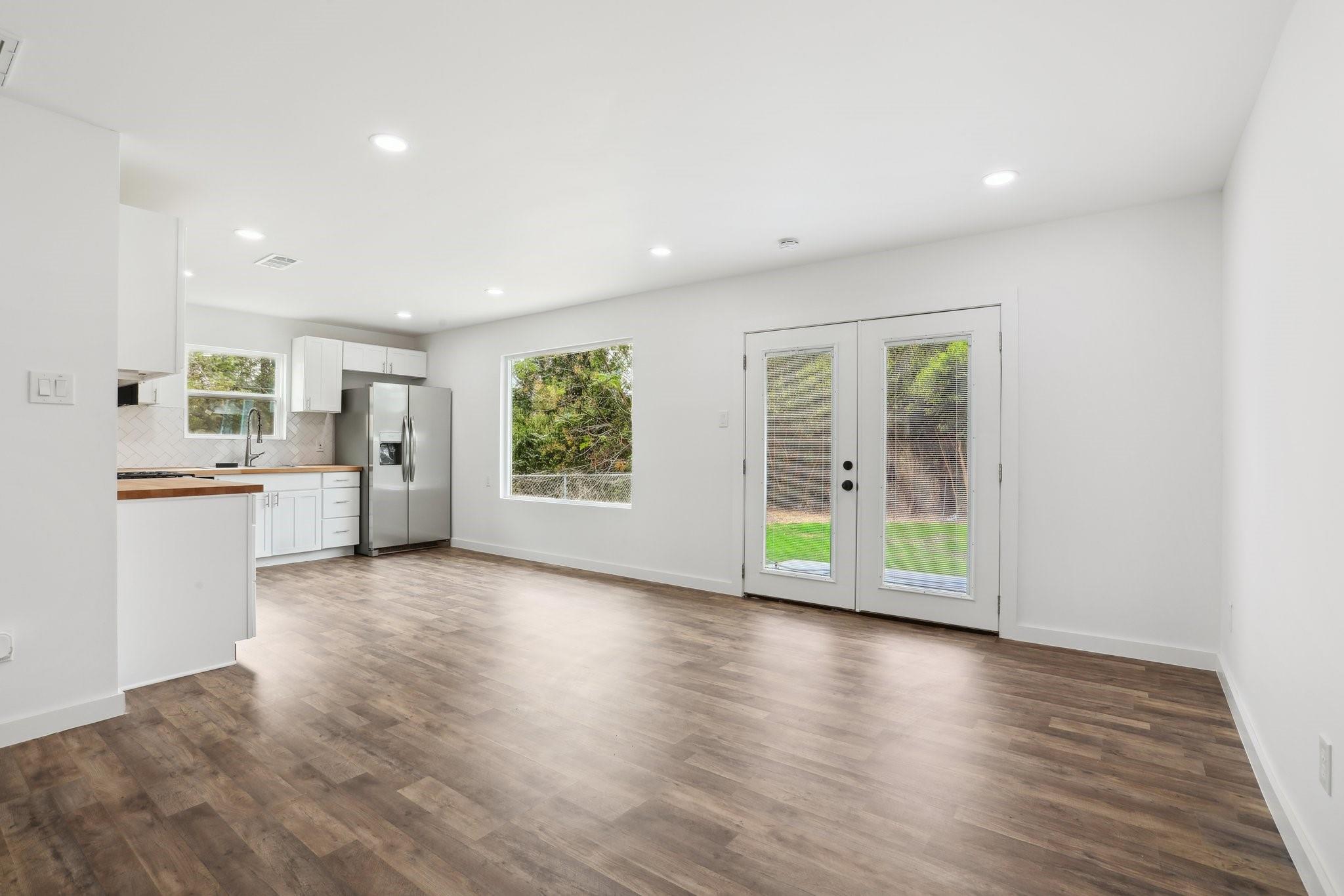 707 Mockingbird LN