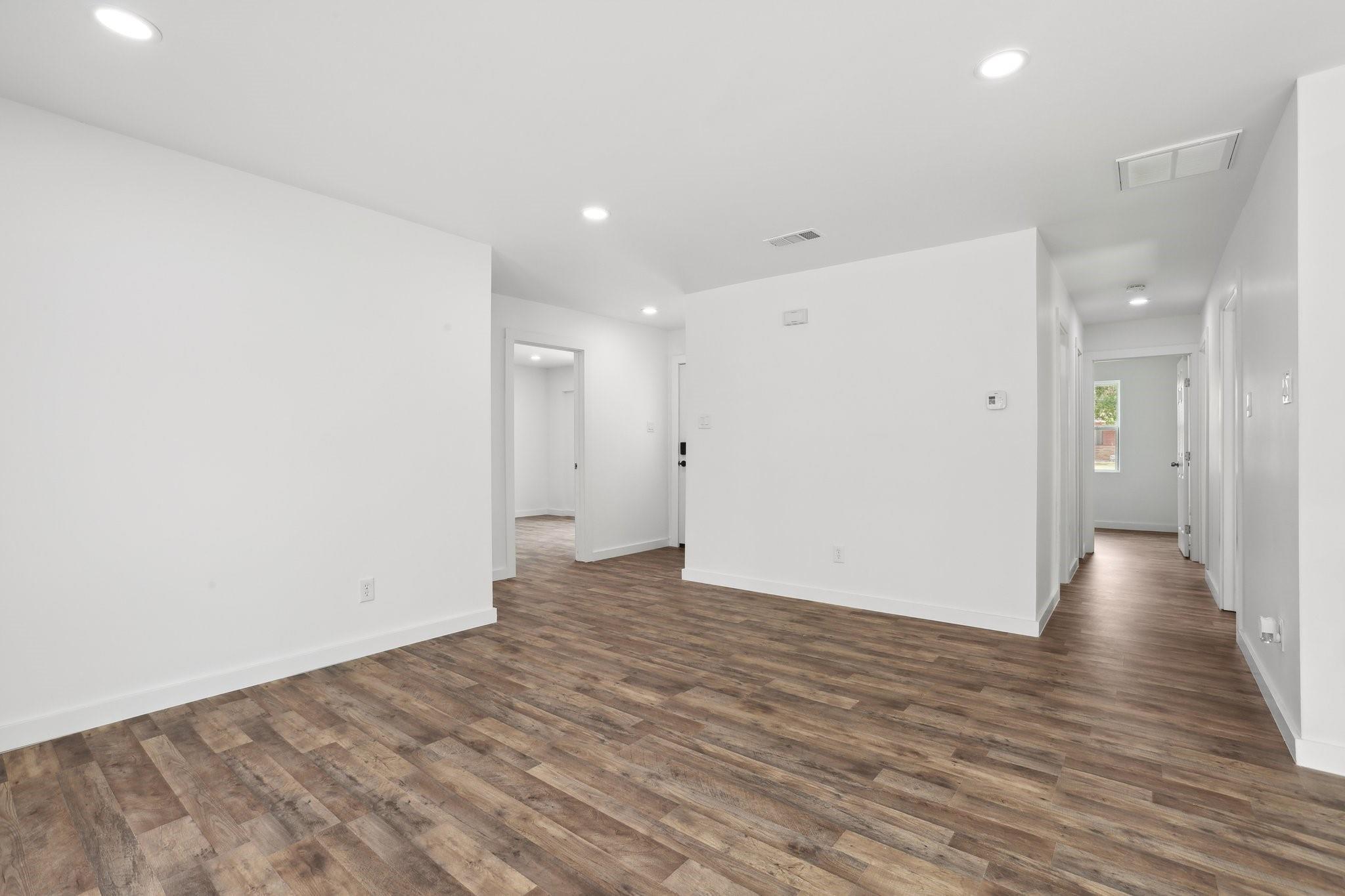 707 Mockingbird LN