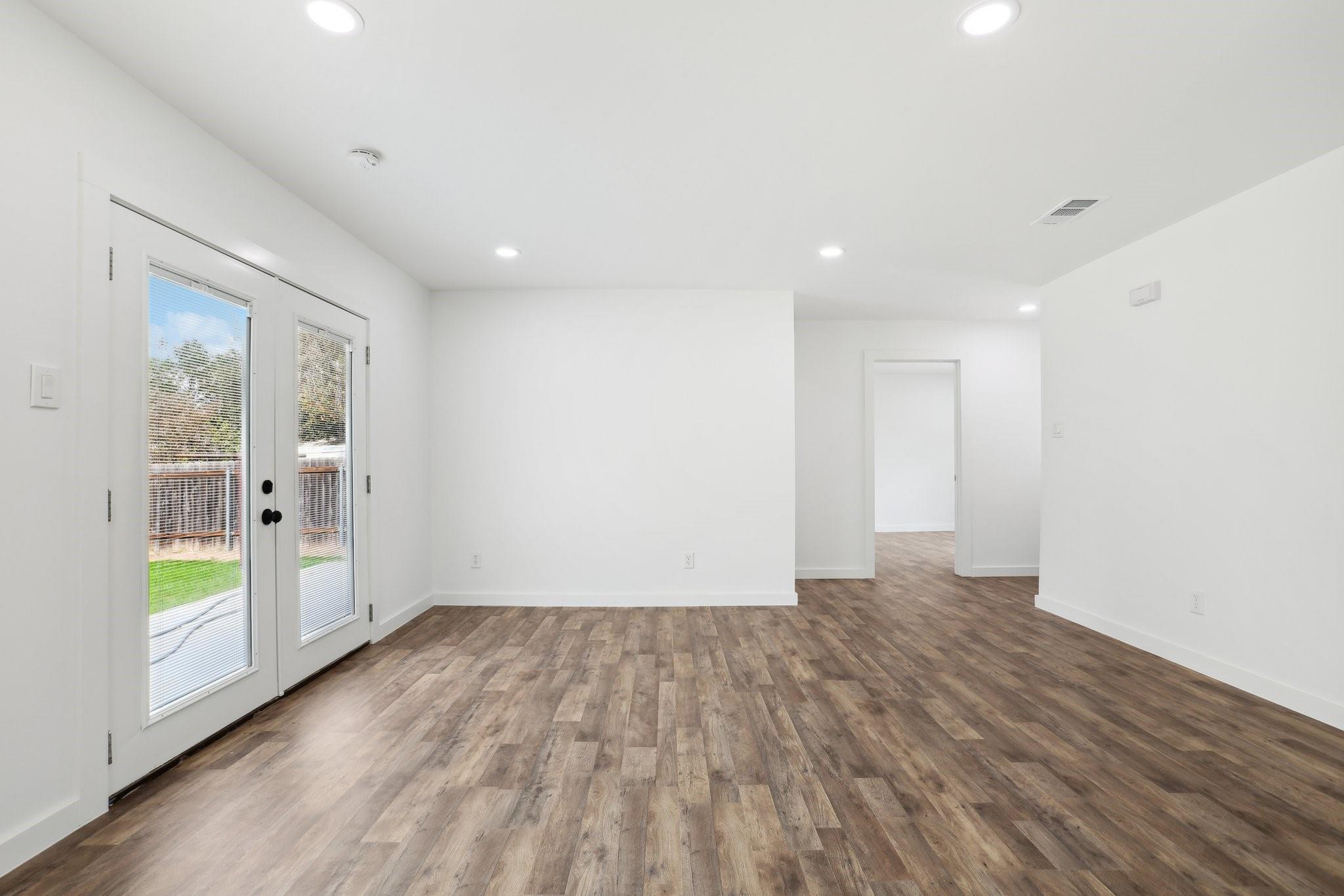 707 Mockingbird LN