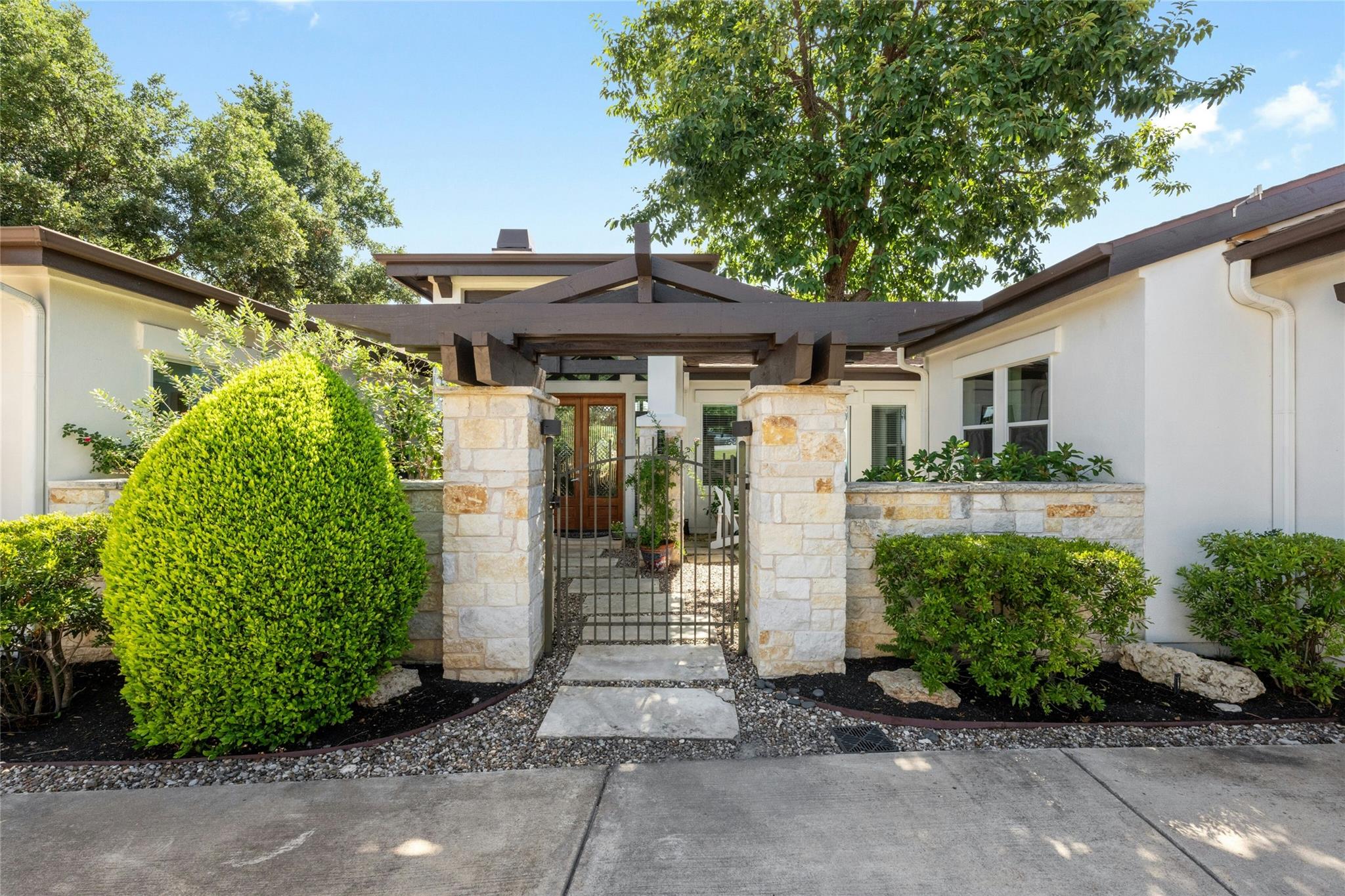502 Lakeway DR
