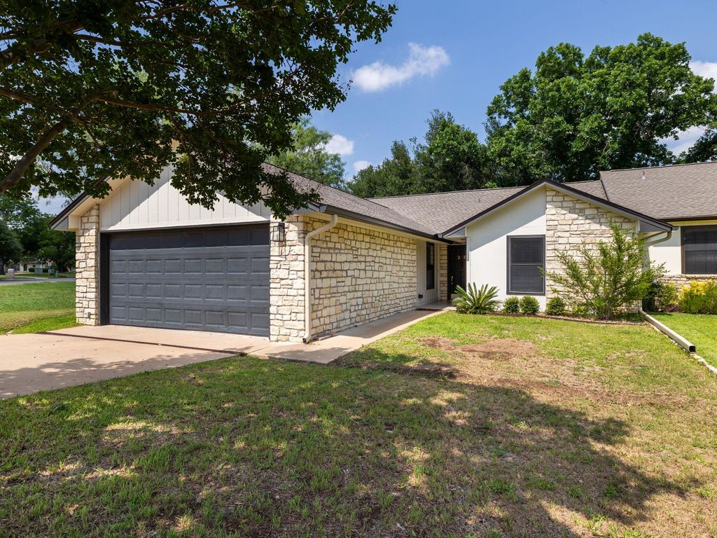 Photo of 26 Fairway LN, Meadowlakes, TX 78654 (MLS # 2329917)