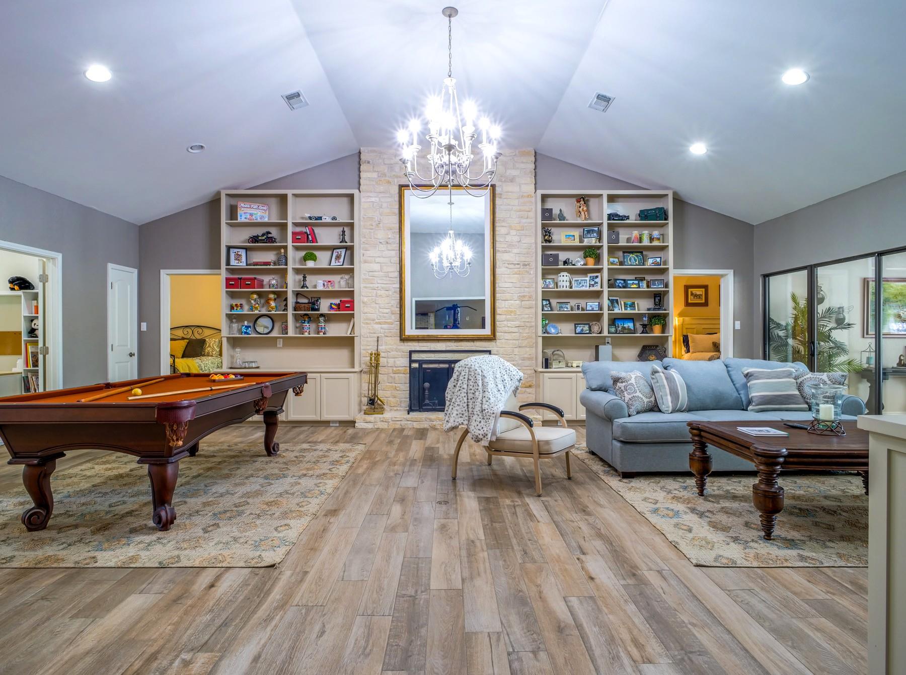 313 Meadowlakes DR