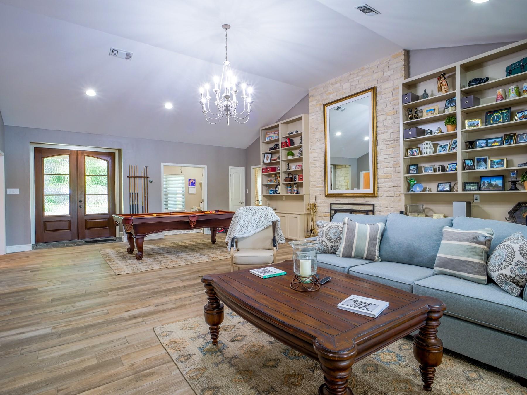 313 Meadowlakes DR