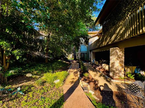 Photo of 25 Stoney Creek CV, Lakeway, TX 78734 (MLS # 2490912) Photo of 25 Stoney Creek CV, Lakeway, TX 78734 (MLS # 2490912)