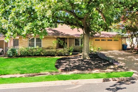 Photo of 1405 Briarcliff BLVD, Austin, TX 78723 (MLS # 1523679)