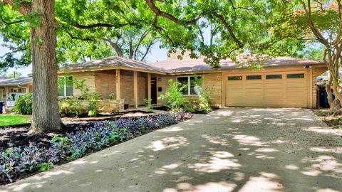 Tiny photo for 1405 Briarcliff BLVD, Austin, TX 78723 (MLS # 1523679)