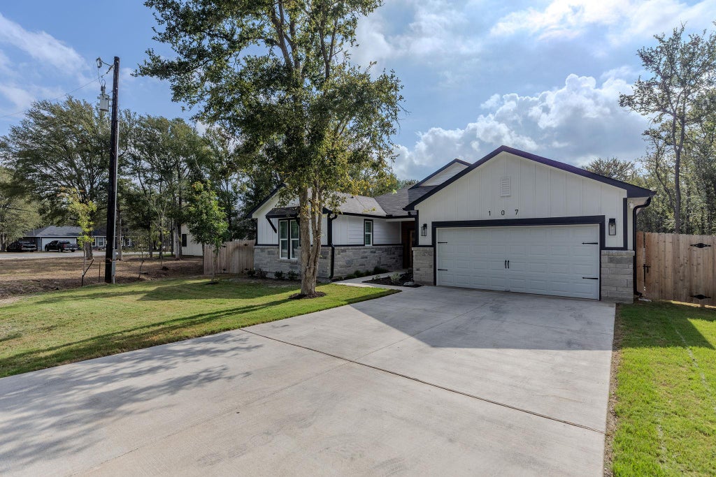 Photo of 107 Keawakapu DR, Bastrop, TX 78602 (MLS # 5513080)