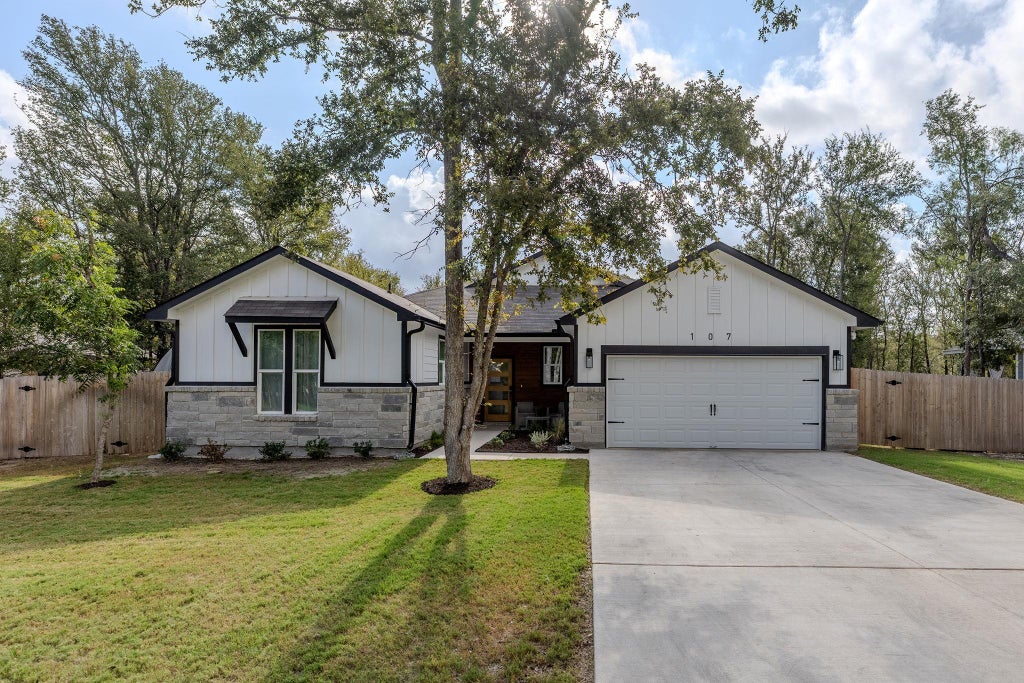Photo of 107 Keawakapu DR, Bastrop, TX 78602 (MLS # 5513080)