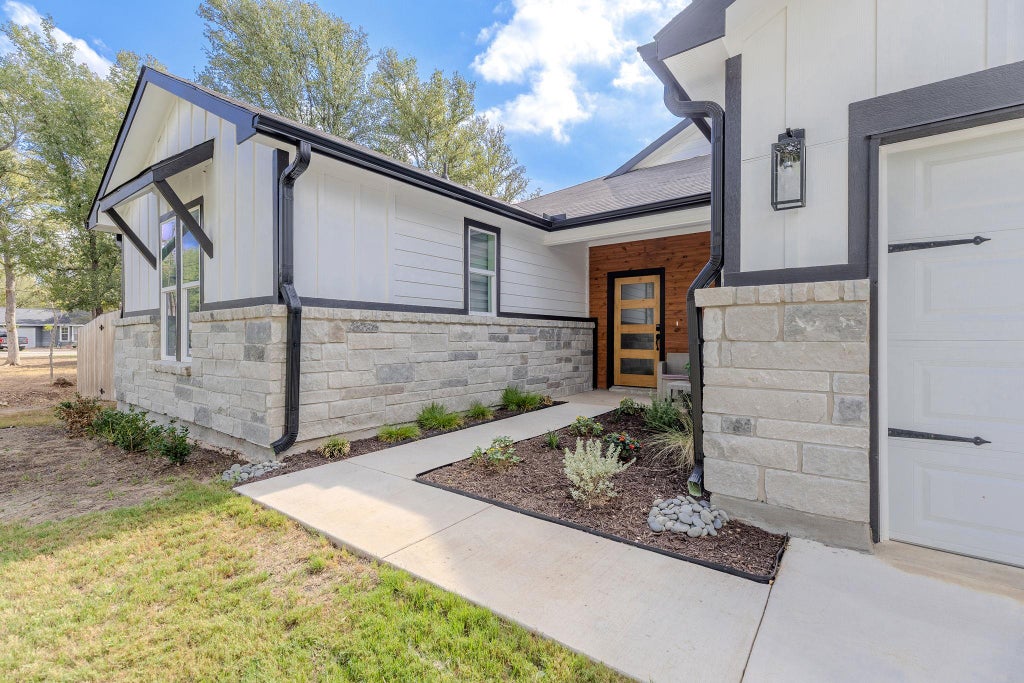 Photo of 107 Keawakapu DR, Bastrop, TX 78602 (MLS # 5513080)