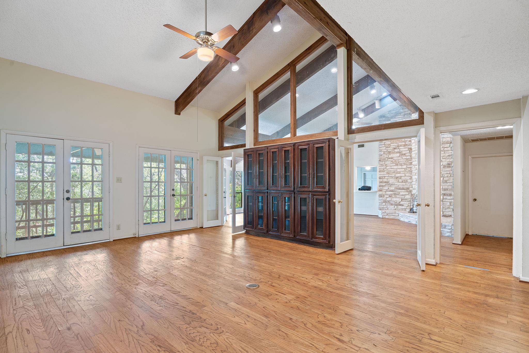 1513 Flintridge RD