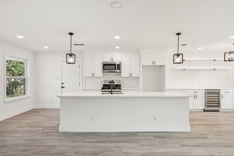 Tiny photo for 5101 Woodmoor DR, Austin, TX 78721 (MLS # 2012318)
