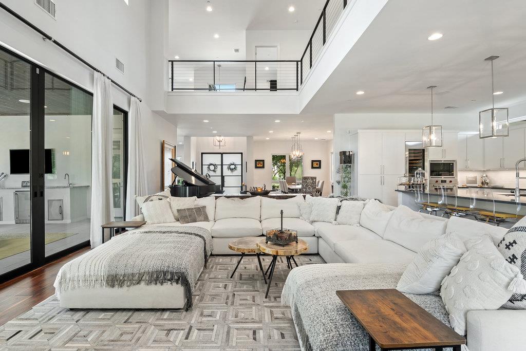 908 Cypress Grove DR