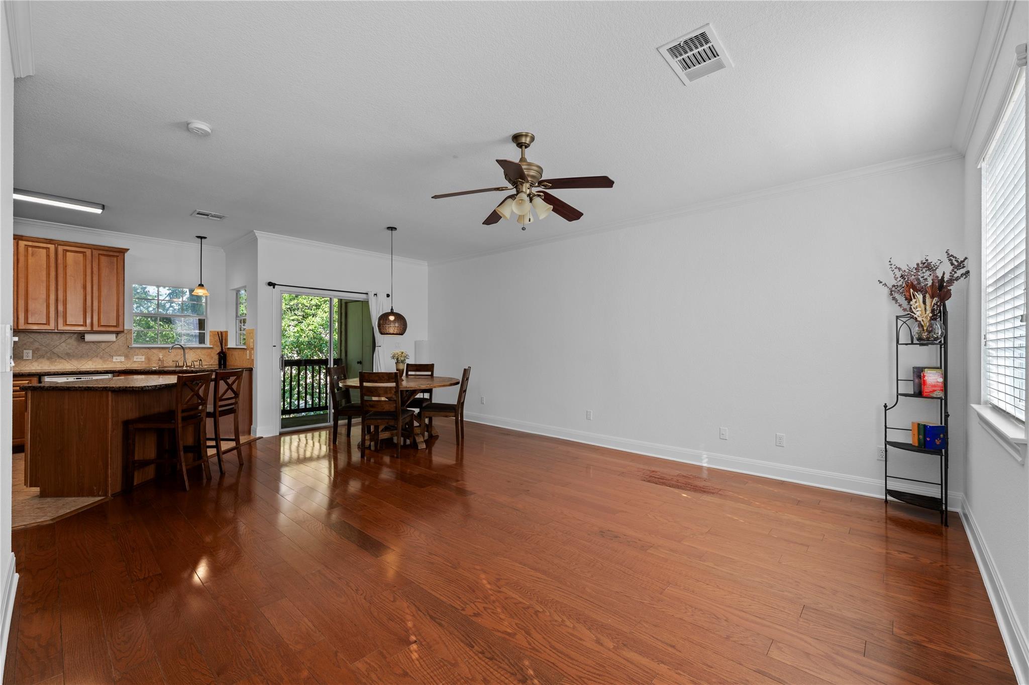 1402 Parker LN 3