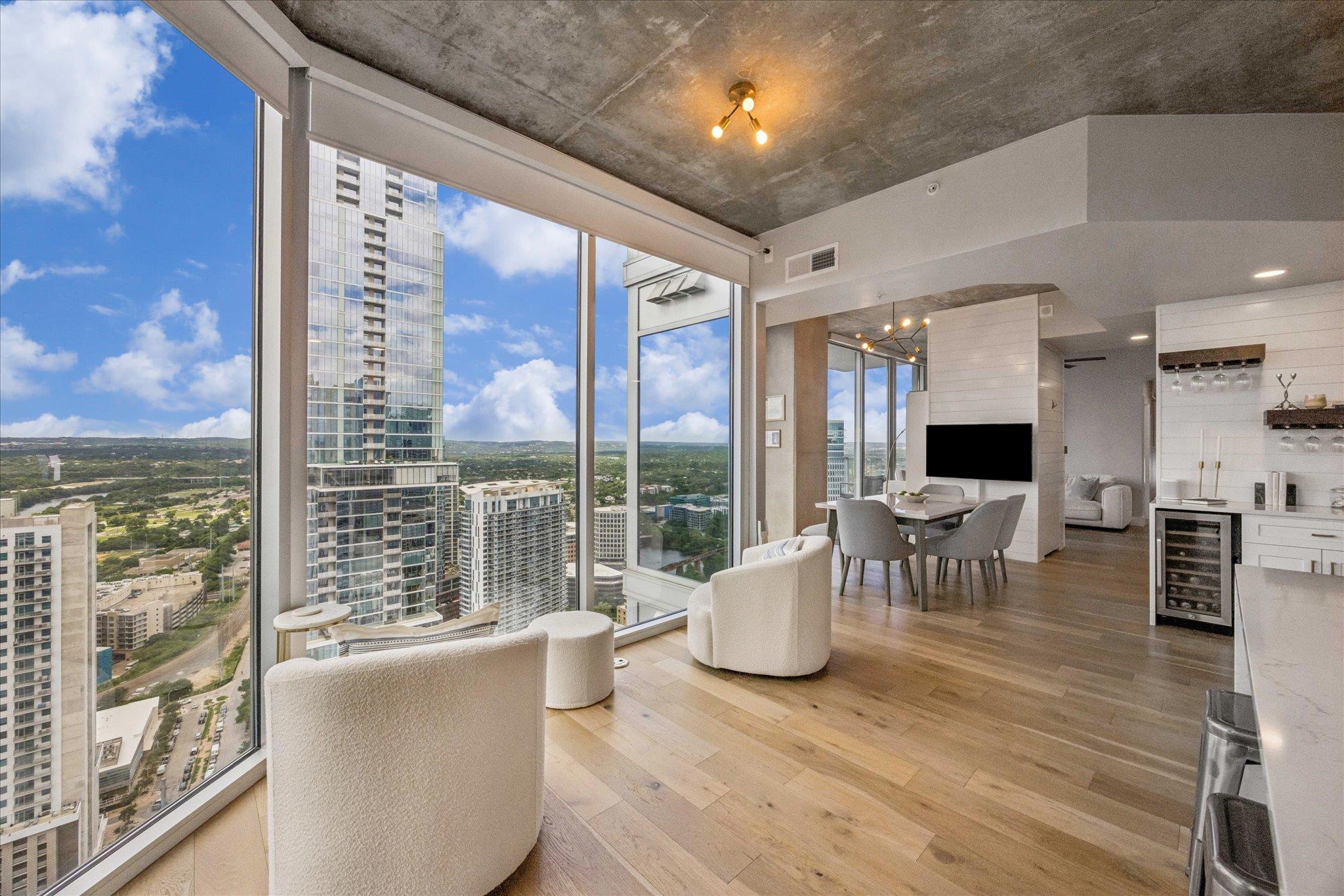 360 Nueces ST 3702
