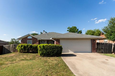 Photo of 903 Whirlaway DR, Copperas Cove, TX 76522 (MLS # 2941894)