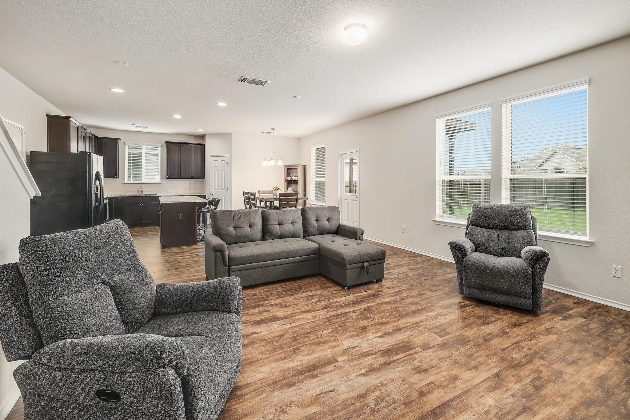 317 Bedford Falls LN