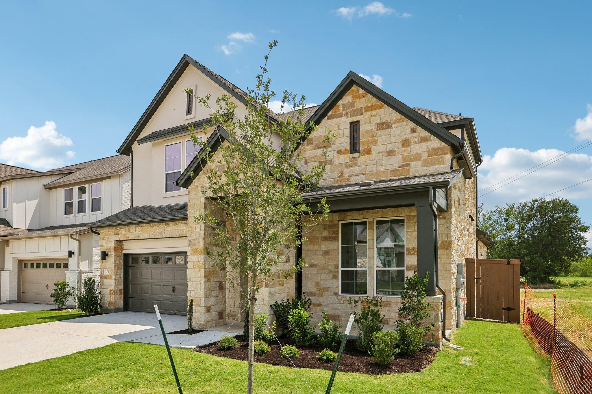 206 San Saba DR