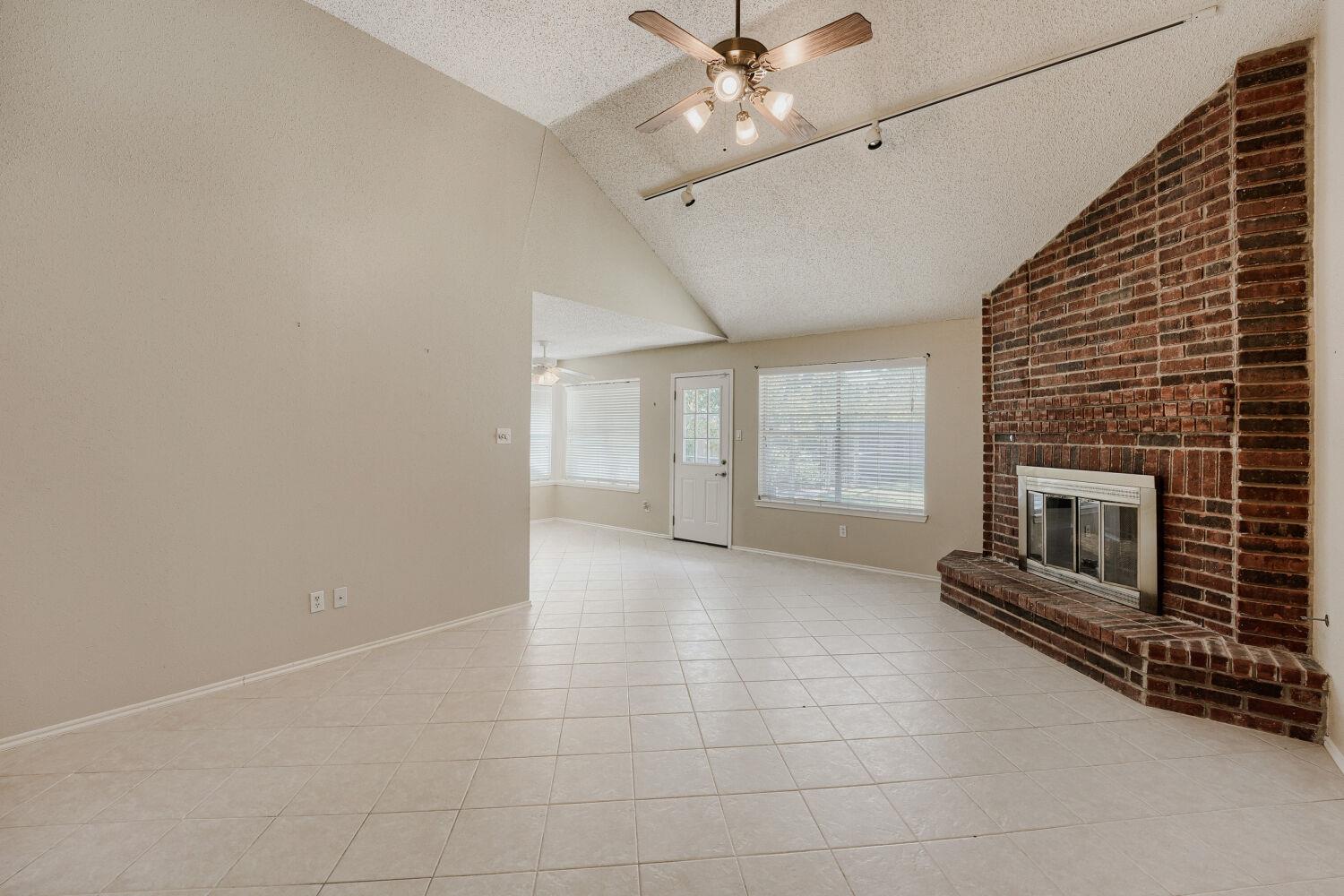 8009 Tantara CT