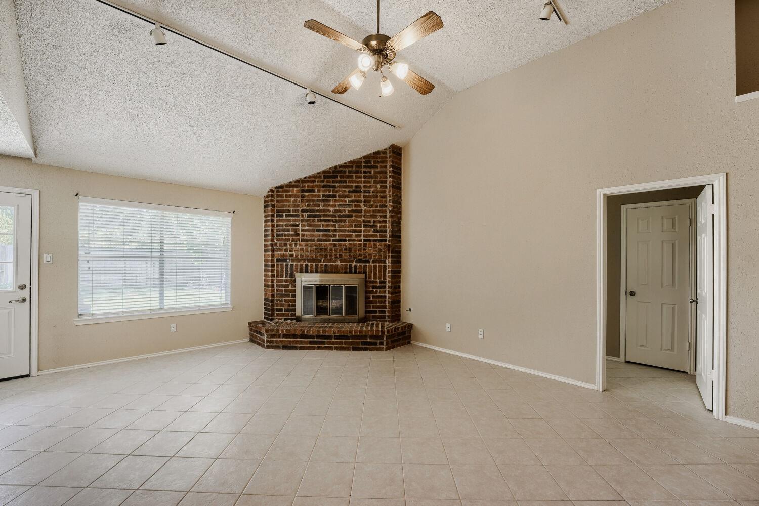 8009 Tantara CT