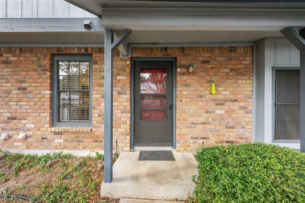 Photo for 1411 N Gracy Farms LN N #100, Austin, TX 78758 (MLS # 3694339)