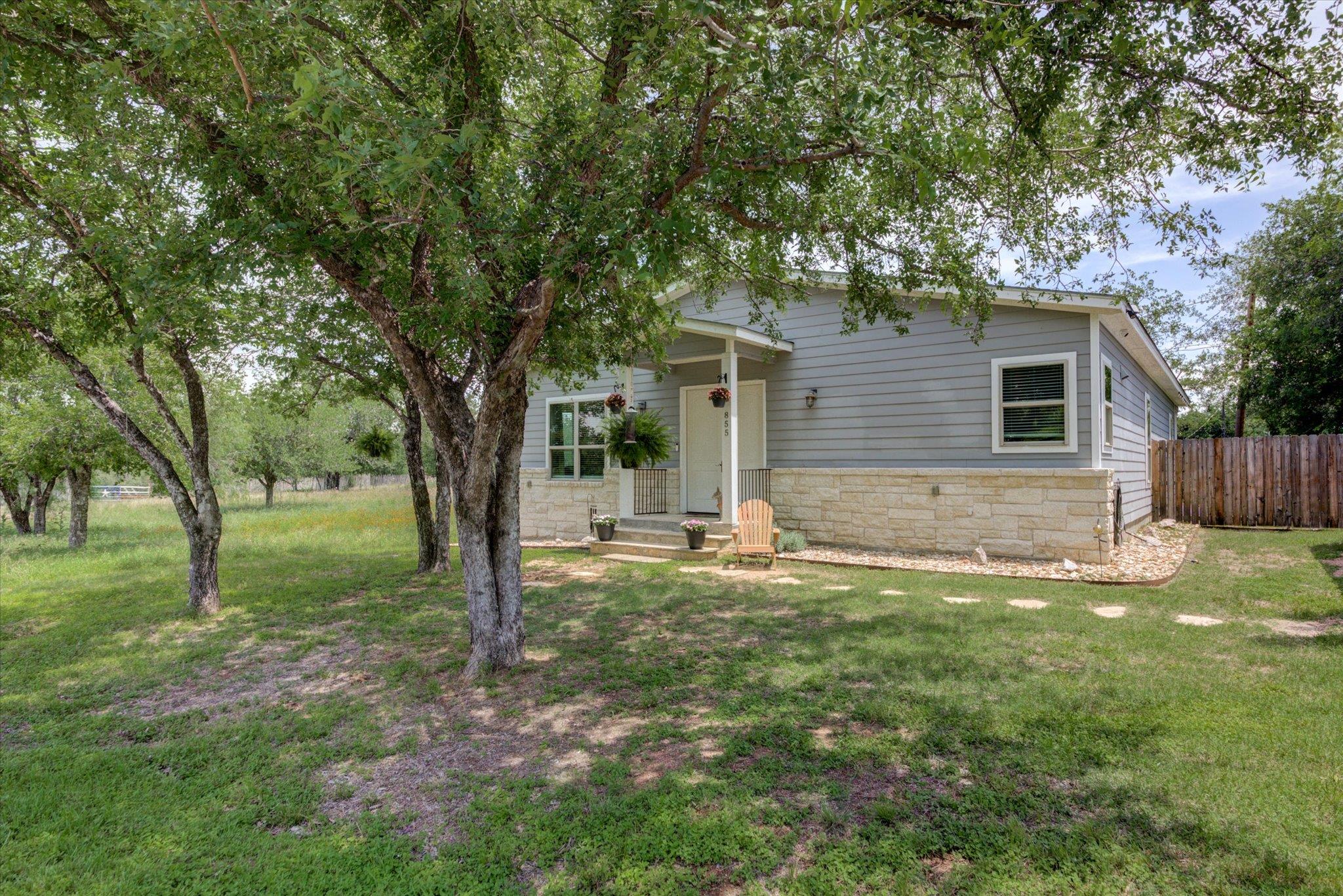 855 Aspen LN