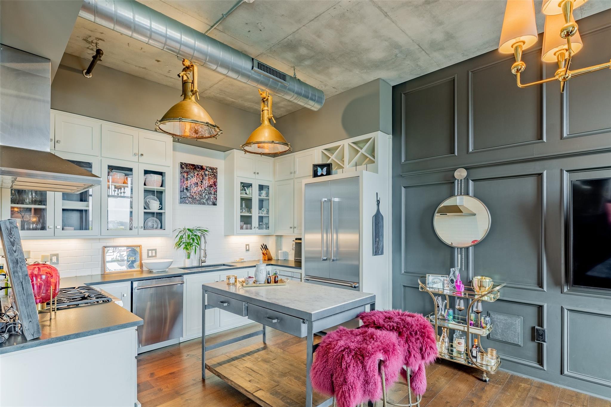 800 W 5th ST 606