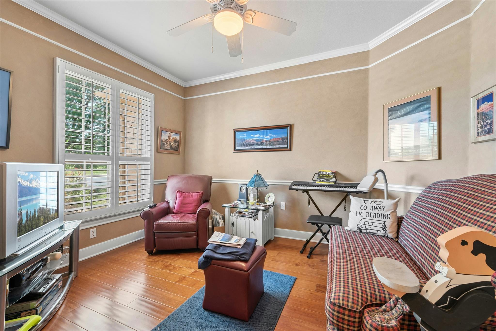 207 Breezeway LN