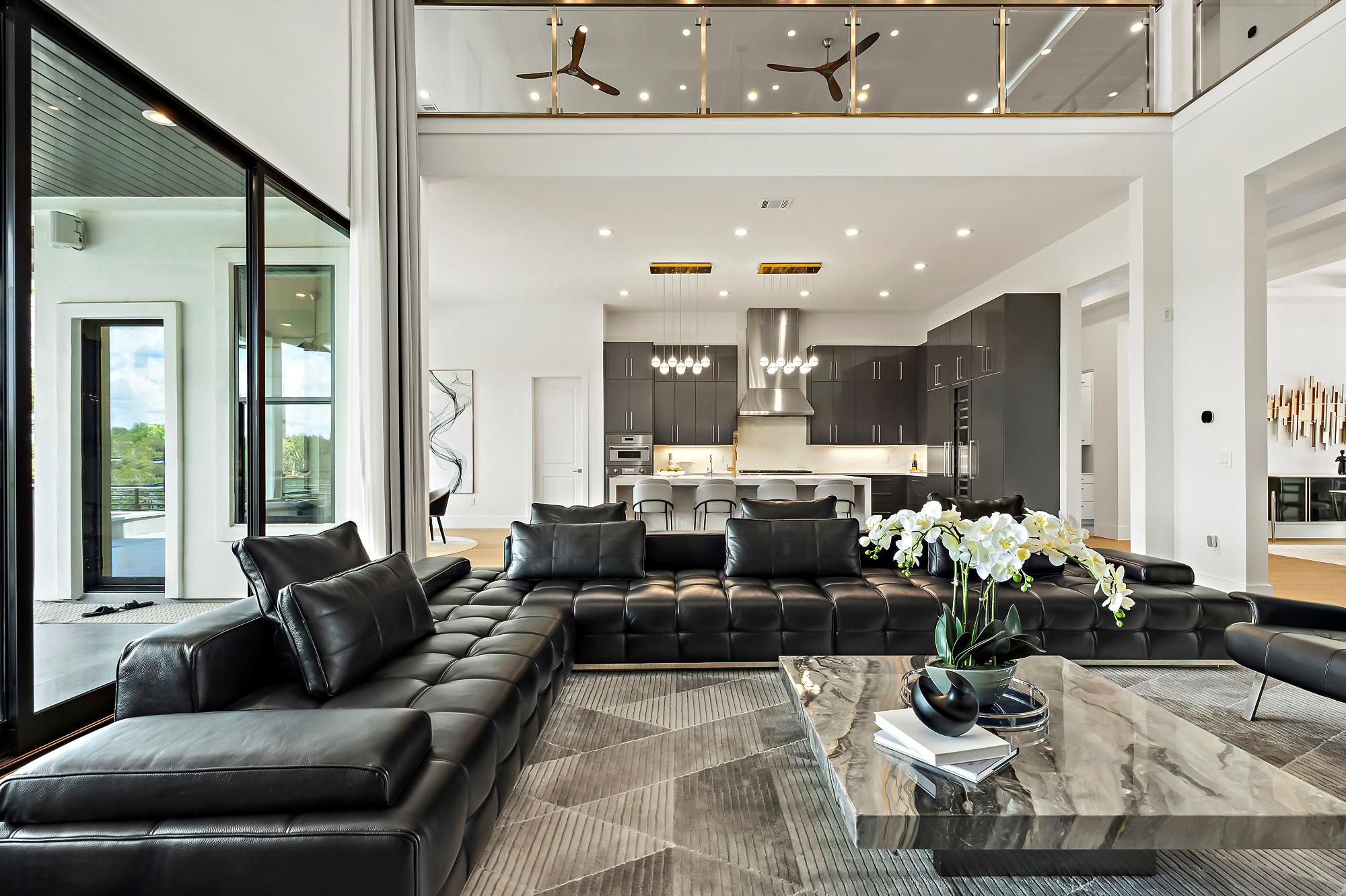 10211 Thistle RDG