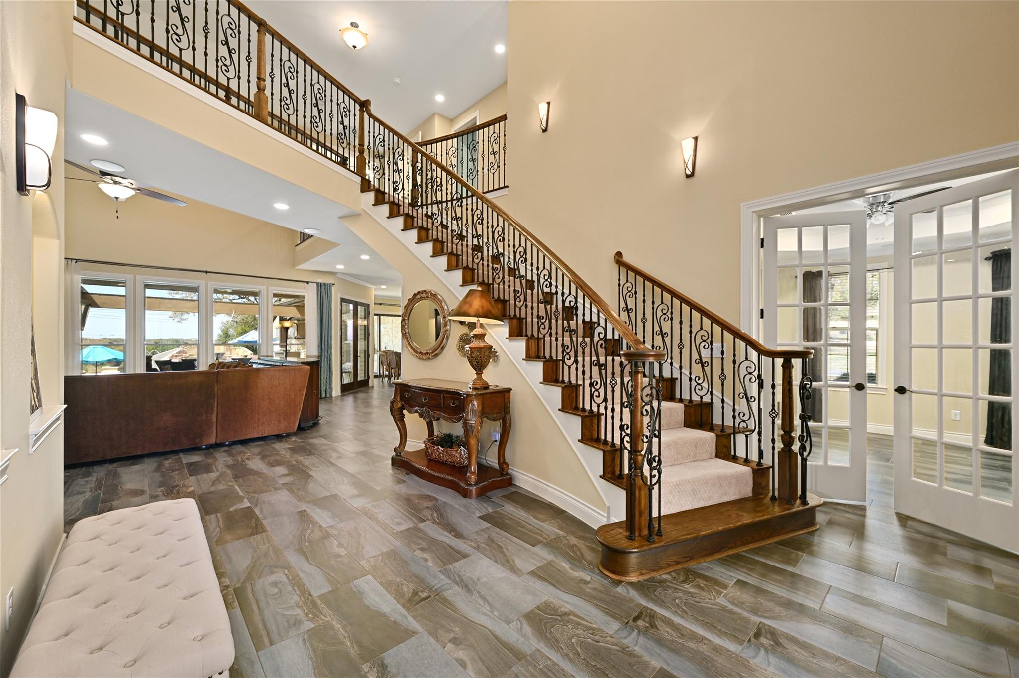 2624 University Club DR