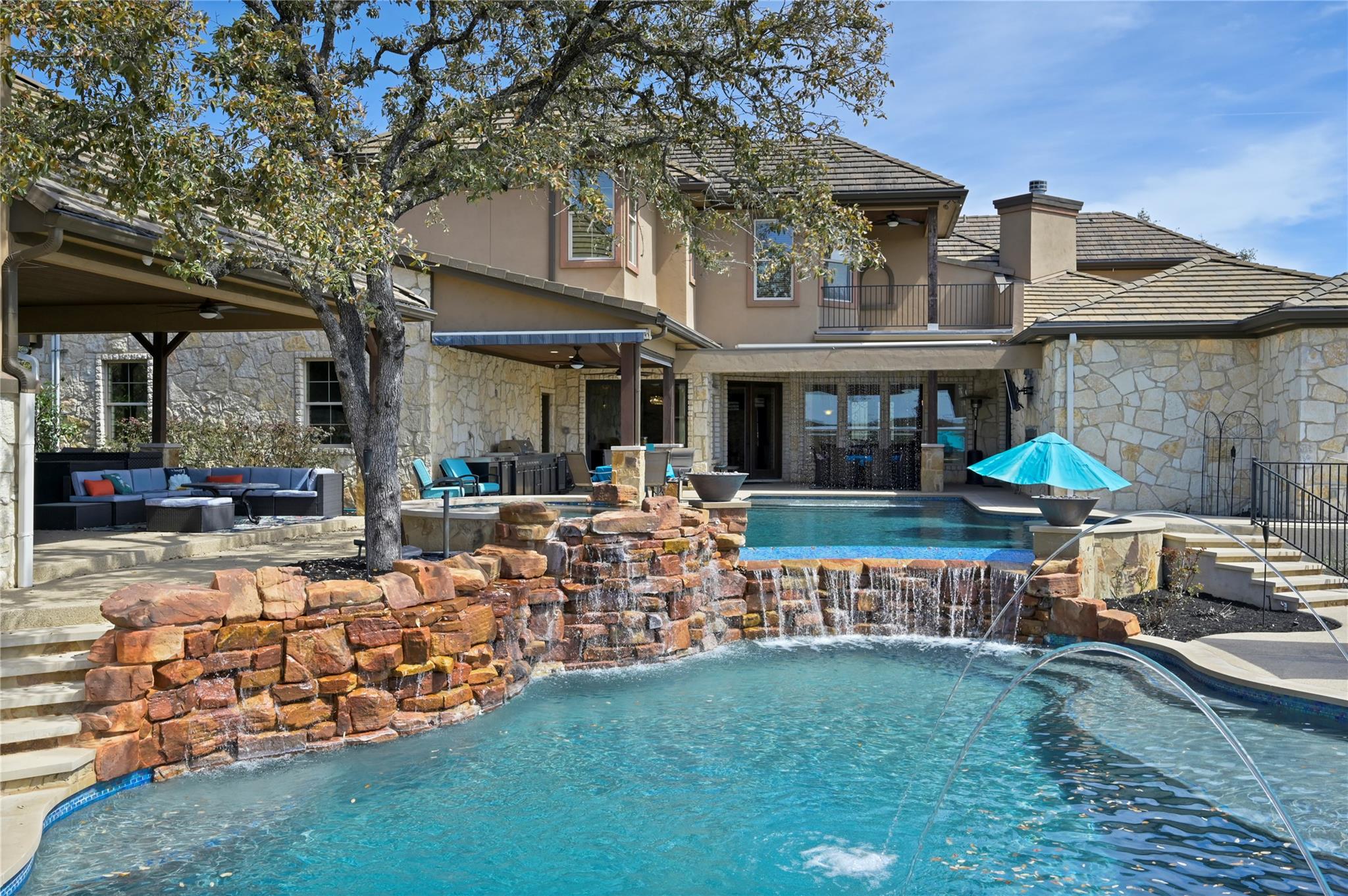 2624 University Club DR