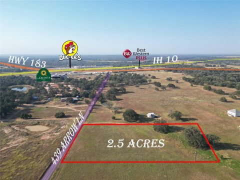 439 Arrow LN Luling TX 78648