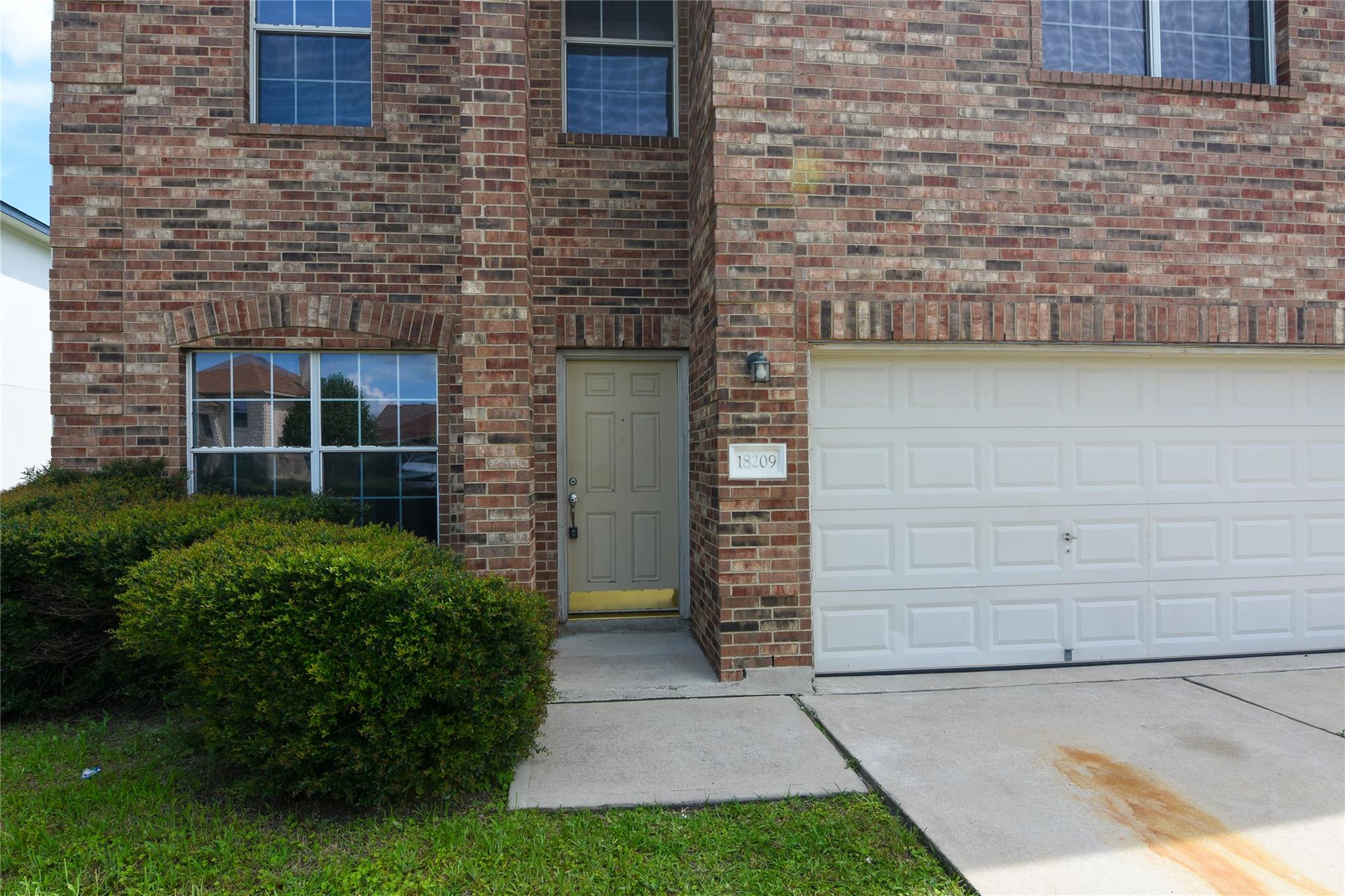 18209 Maxa DR