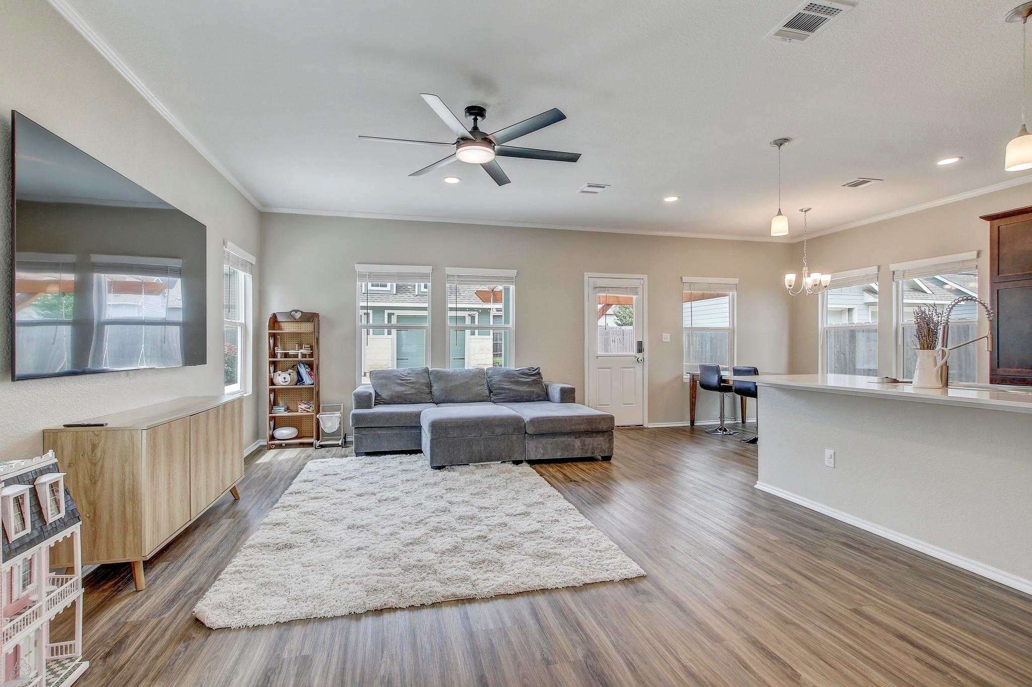 1449 Weatherford LN